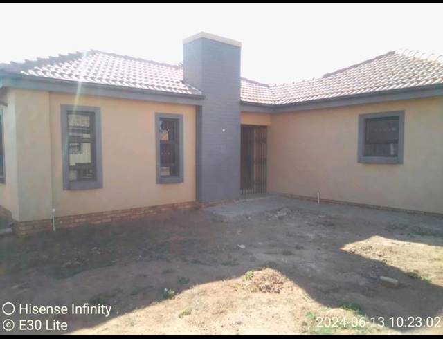 3 BEDROOM HOUSE FOR SALE IN HESTEAPARK